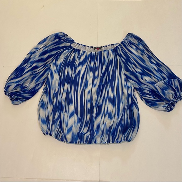 Vince Camuto Tops - ⭐️ Vince Camuto blue & white top size medium.